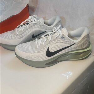 Nike Journey White and Gray Running Shoes